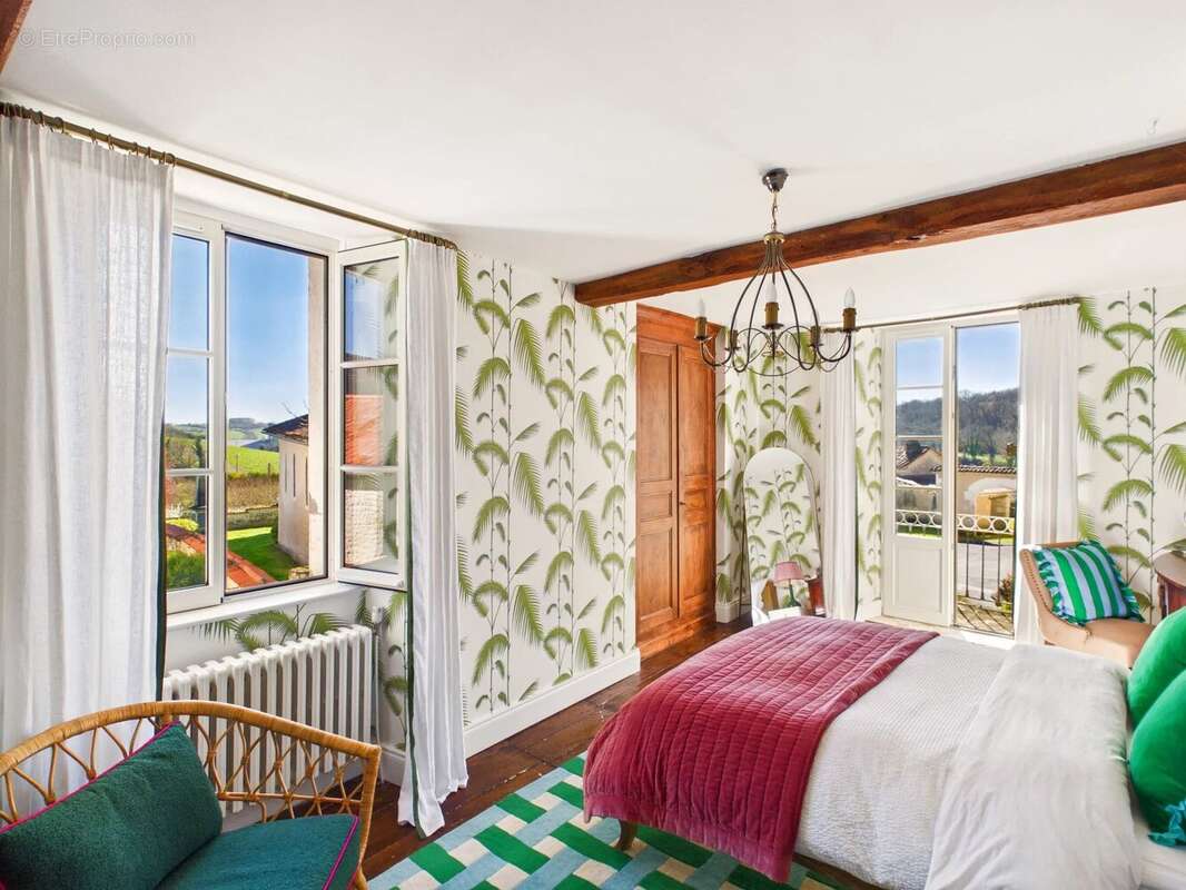 Maison à SALLES-LAVALETTE