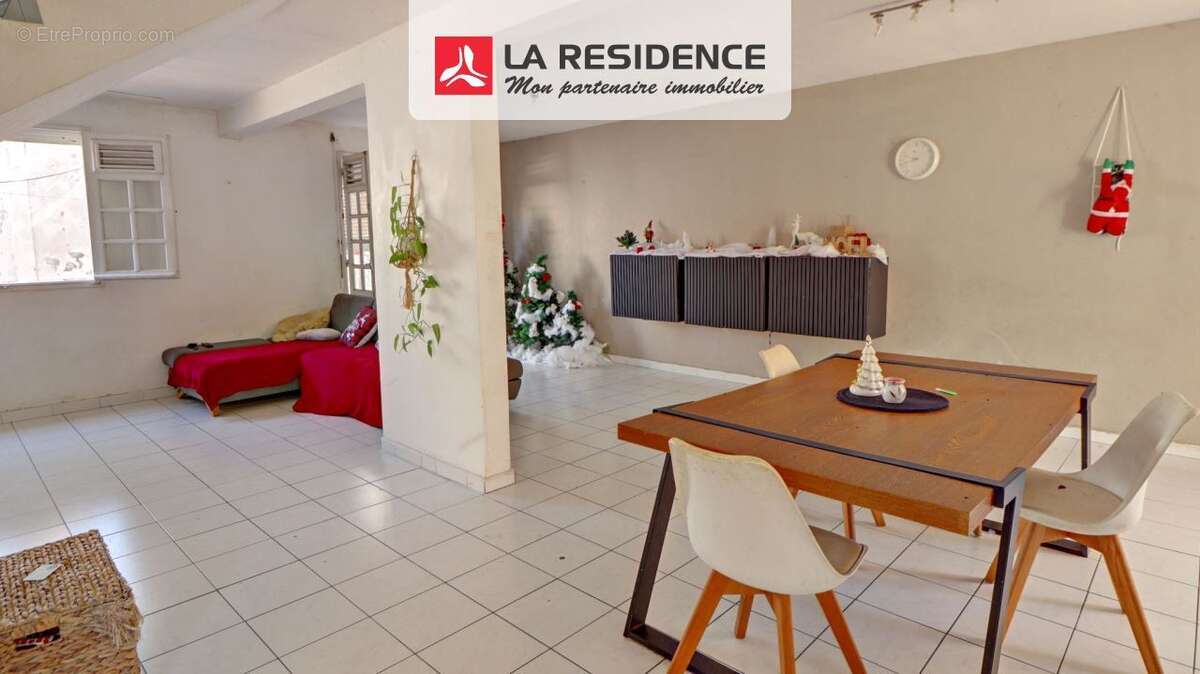 Maison à LE ROBERT