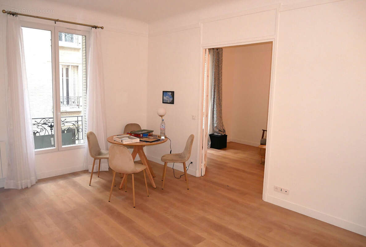 Appartement à PARIS-17E