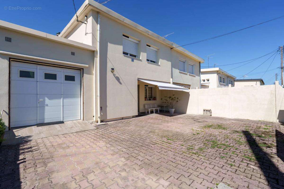 Maison à SAINTE-SAVINE