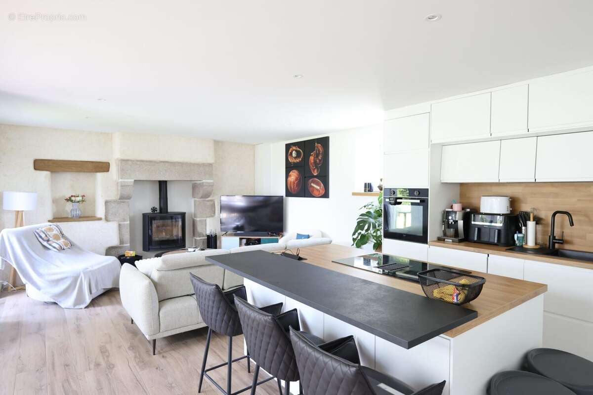 Maison 100 m² à Saint-Pol-De-Leon  - photo 5
