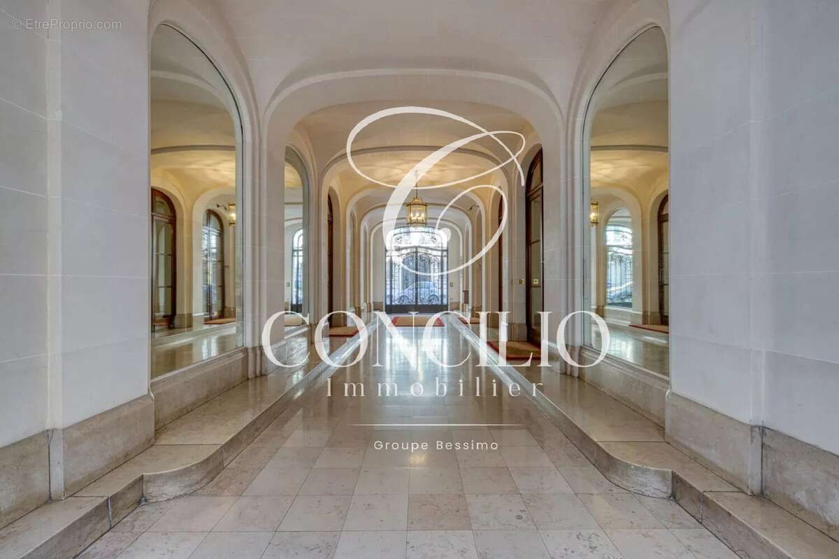 Appartement à PARIS-17E