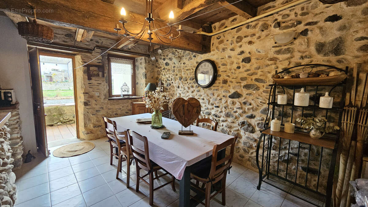 Maison à SAINT-GENIEZ-D&#039;OLT