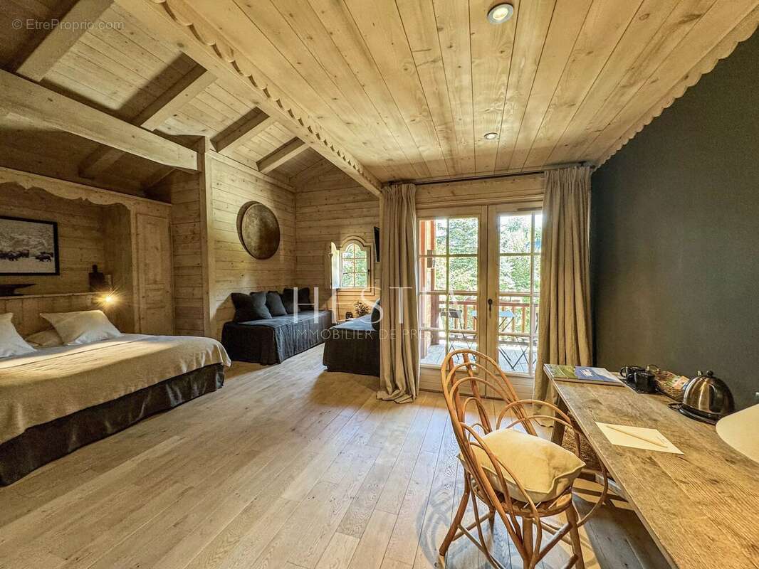 Commerce à COMBLOUX