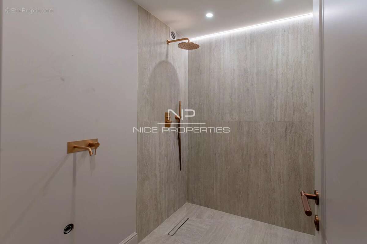 CAP D'AIL : Appartement 3 pièces avec terrasses, à rénover, dans résidence avec piscine et gardien - photo 19