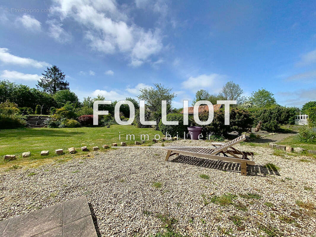 Maison à SAINT-MARTIN-DES-BESACES