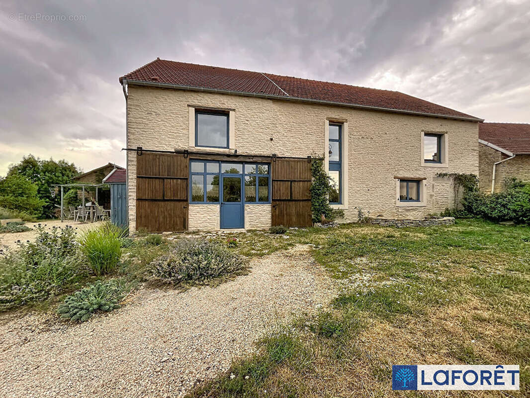 Maison Saulx Le Duc (luxerois) 3 pièce(s) 178.5 m2 - photo 2