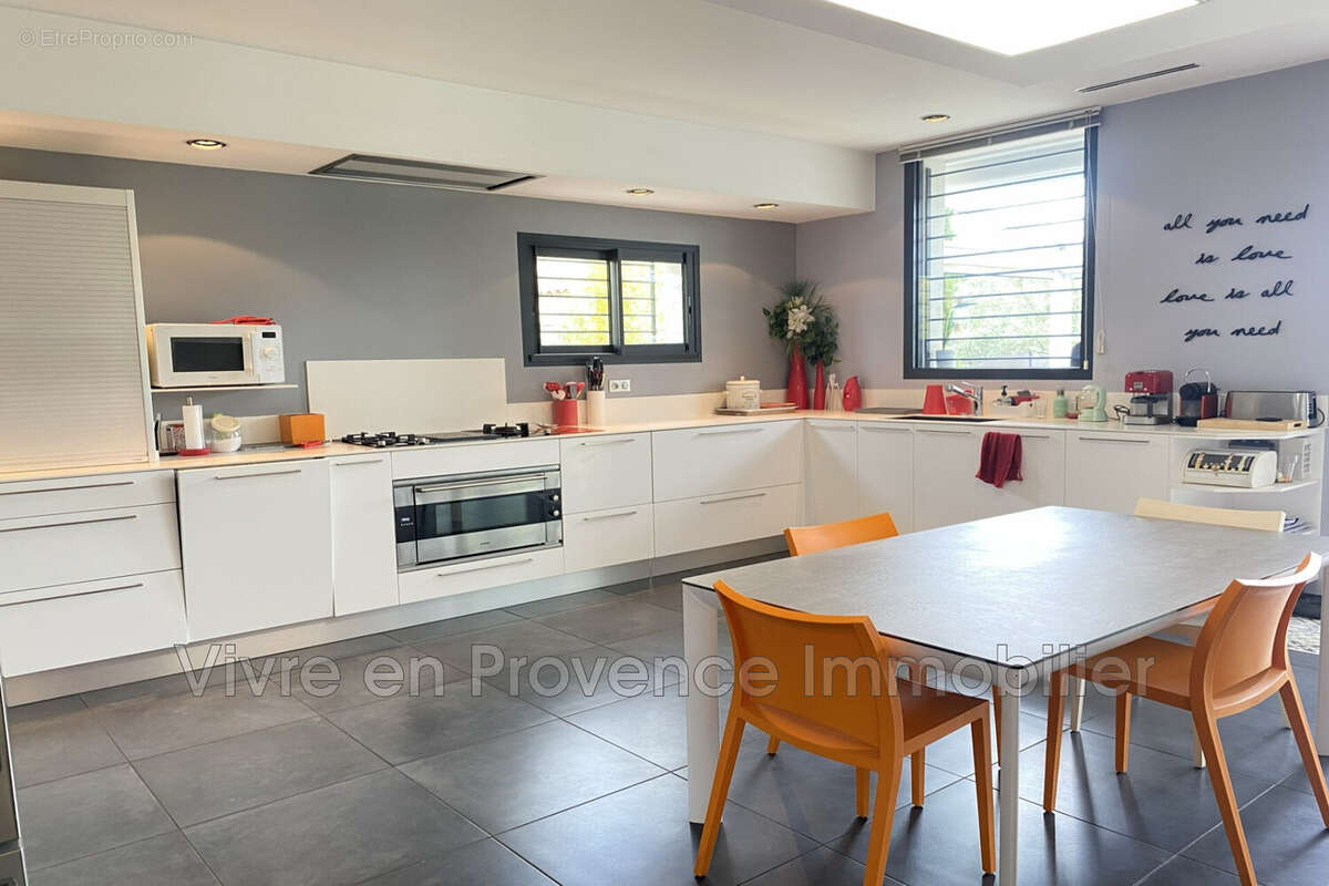 Maison à MORIERES-LES-AVIGNON