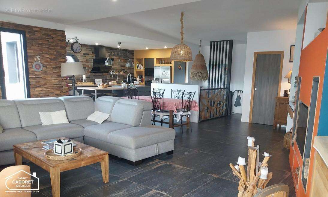   - Maison à PAIMBOEUF