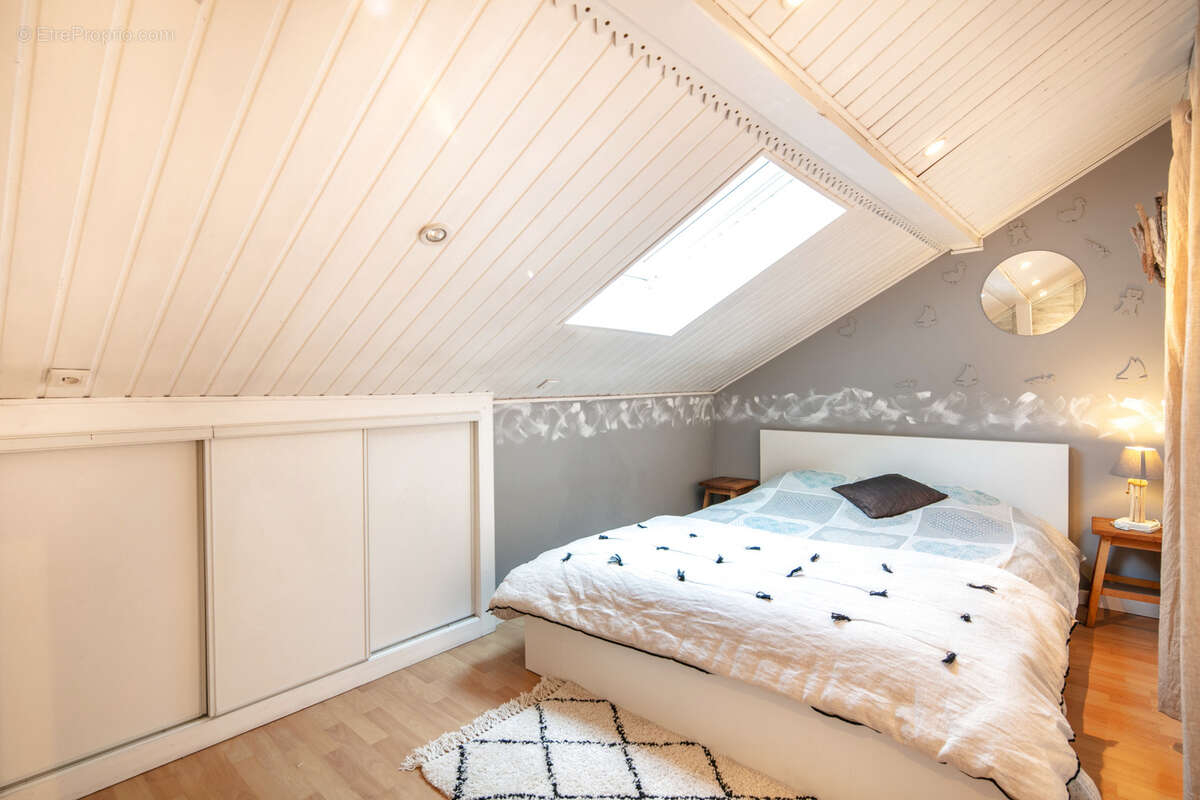 Maison à SAINT-VINCENT-DE-MERCUZE