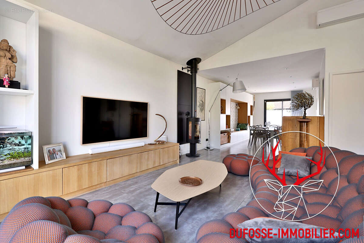 Maison à NEUVILLE-SUR-SAONE