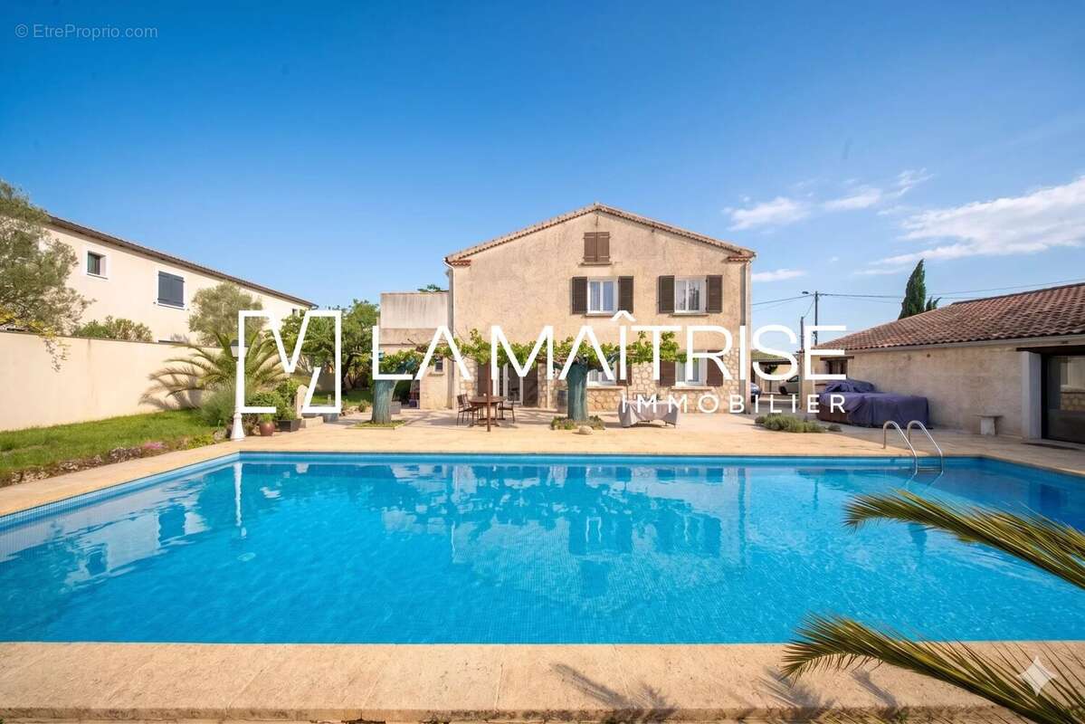 Maison 246 m² à Saint-Maximin-La-Sainte-Baume  - photo 2