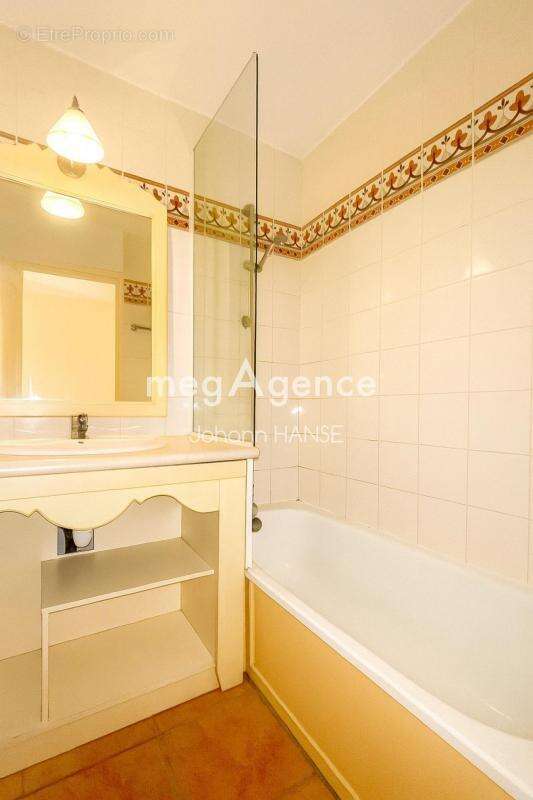 Appartement à ROQUEBRUNE-SUR-ARGENS