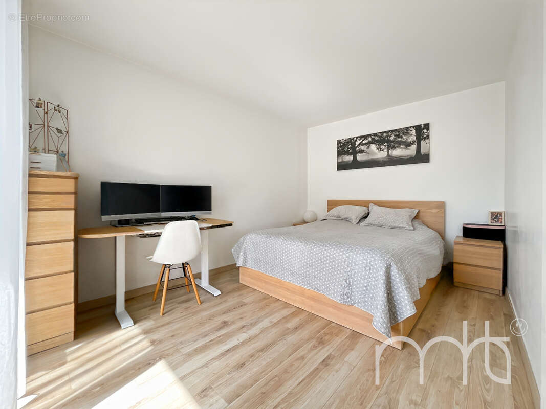 Appartement à LA GARENNE-COLOMBES