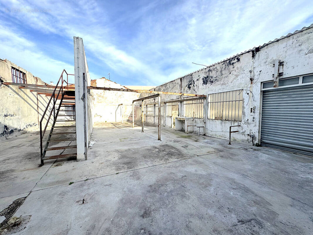 Commerce à LE PONTET