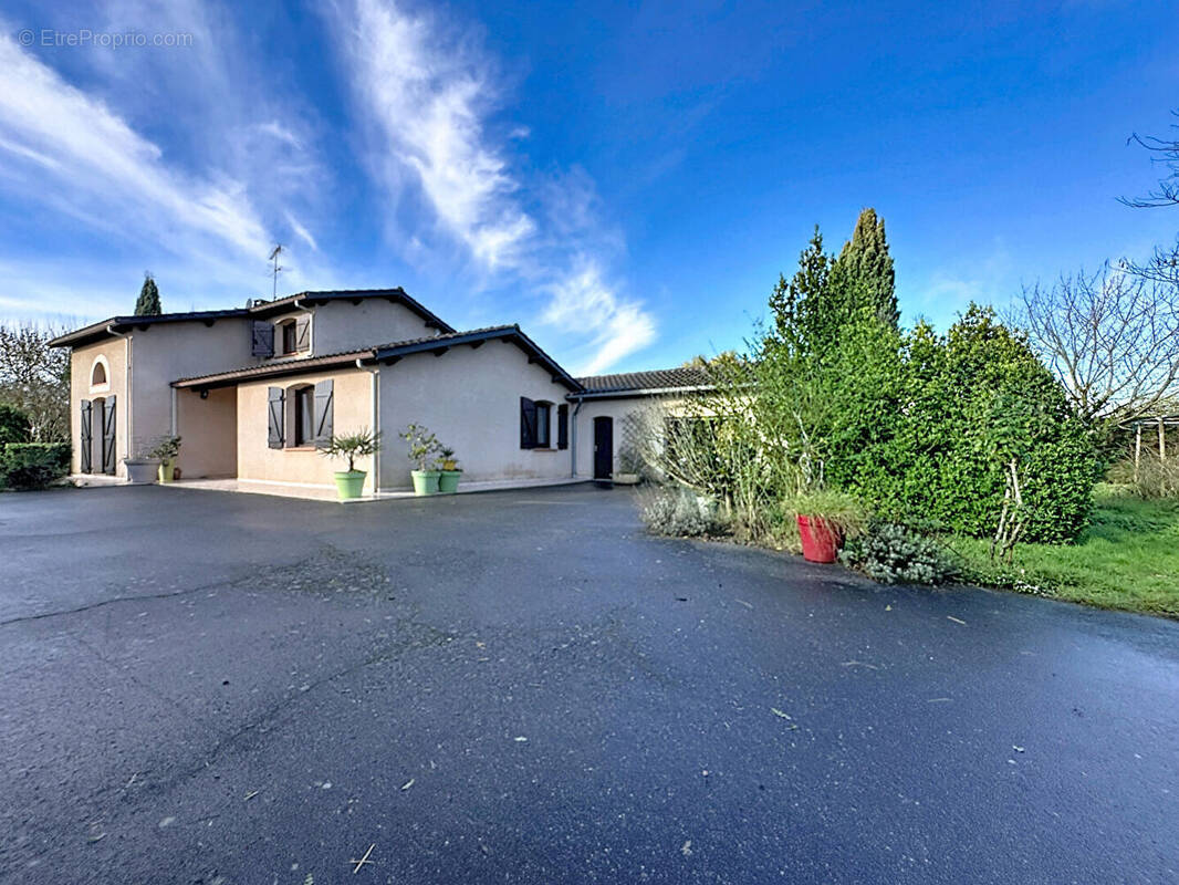 Maison à MONTBARTIER