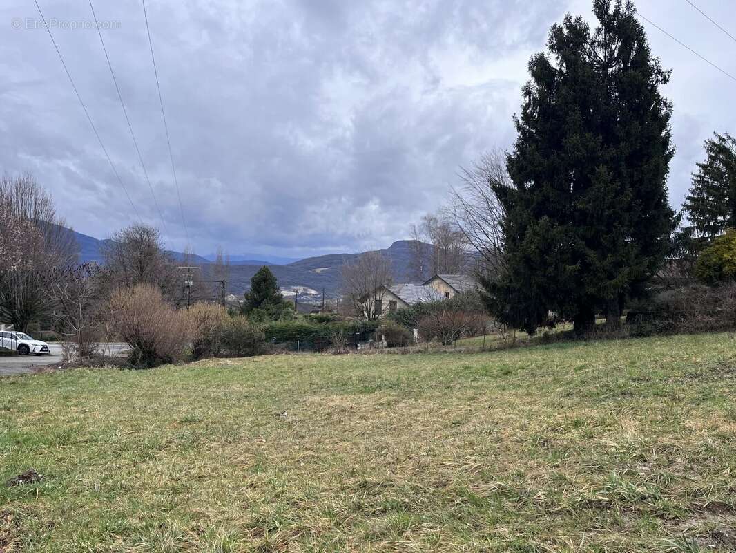 Terrain à PUGNY-CHATENOD