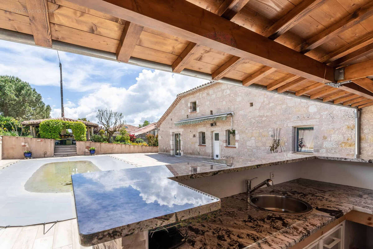 Stone barn conversion - photo 9