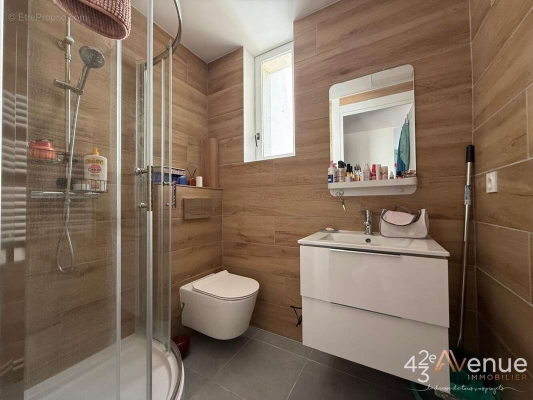 Appartement 47 m² à Saint-Etienne  - photo 4