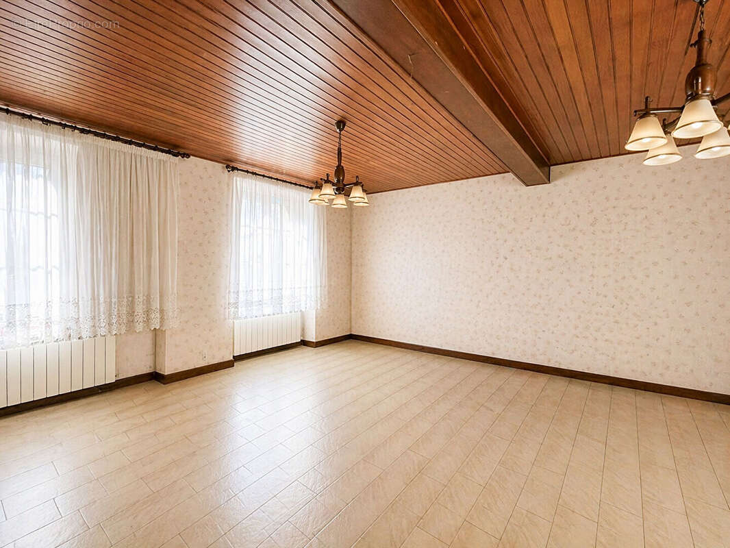 Maison Barbonne-fayel 7 pièce(s) 171 m2 - photo 9