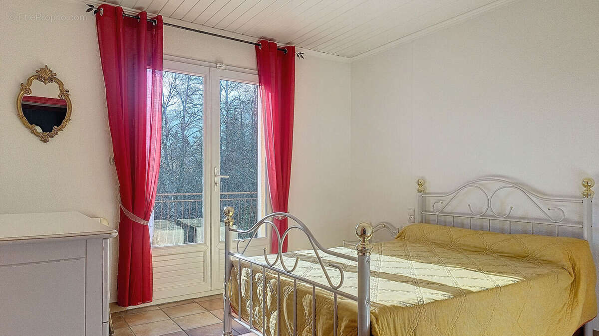 Maison à SAINT-LAURENT-DE-CERDANS