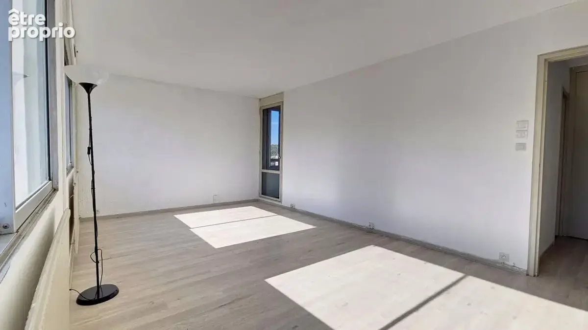 Appartement T3 2 chambres, loggia, stationnement privatif et 2 caves - photo 5