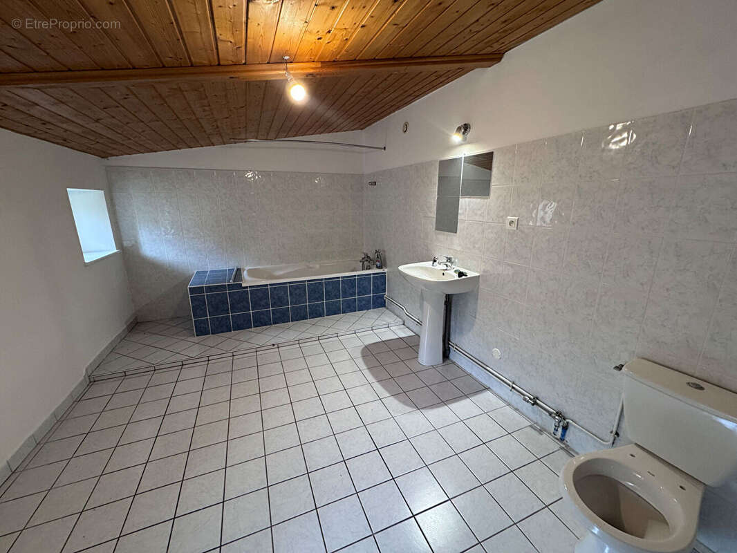 Maison à NOIRETABLE