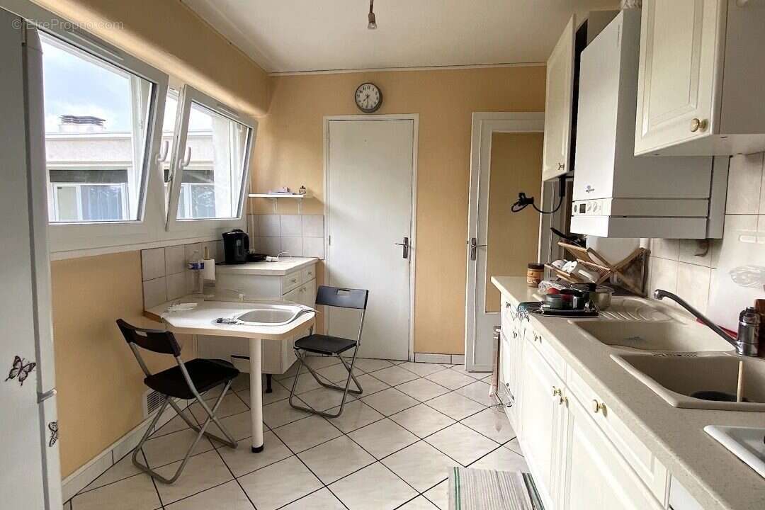 Appartement 67 m² à Saint-Jean-De-La-Ruelle  - photo 5