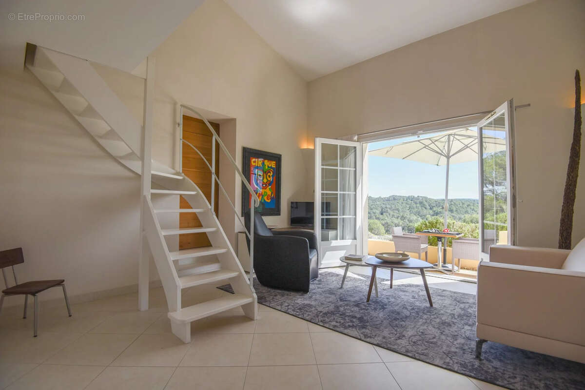 Maison à ENTRECASTEAUX