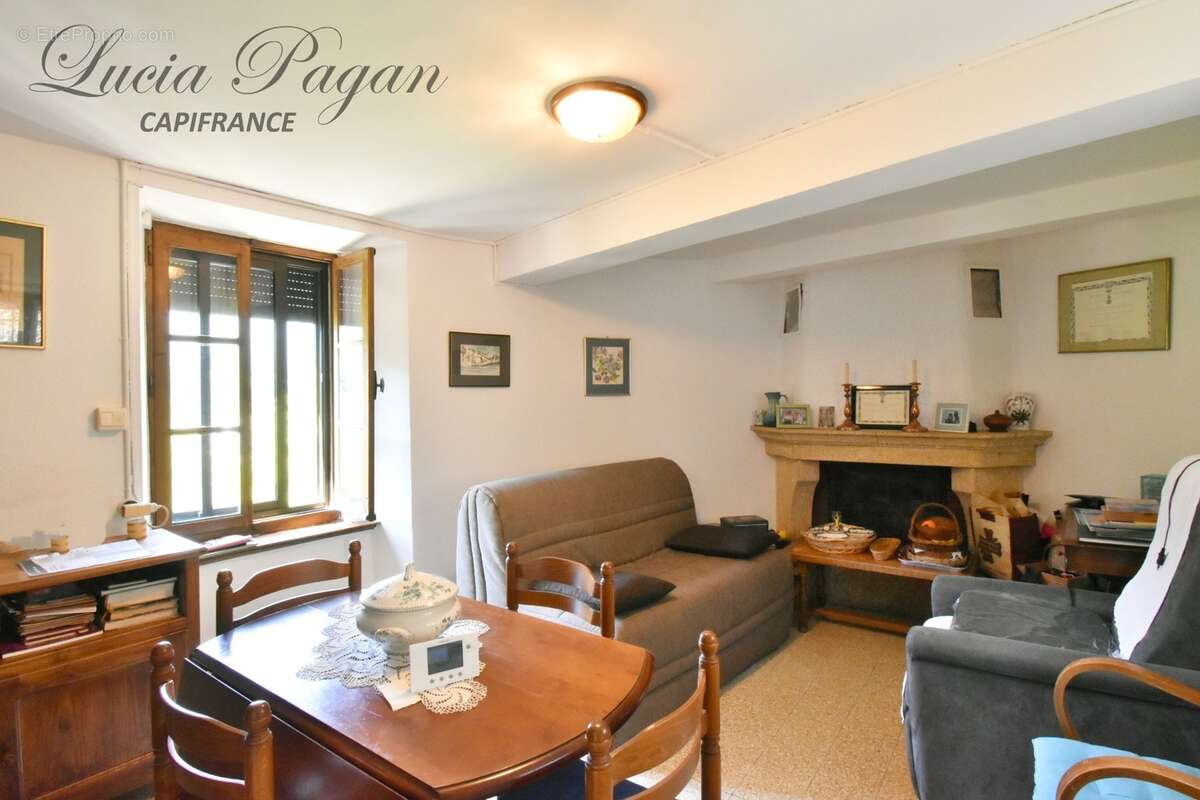 Une maison au pied du château, entre vie de village et grands espaces – Quillan - photo 4