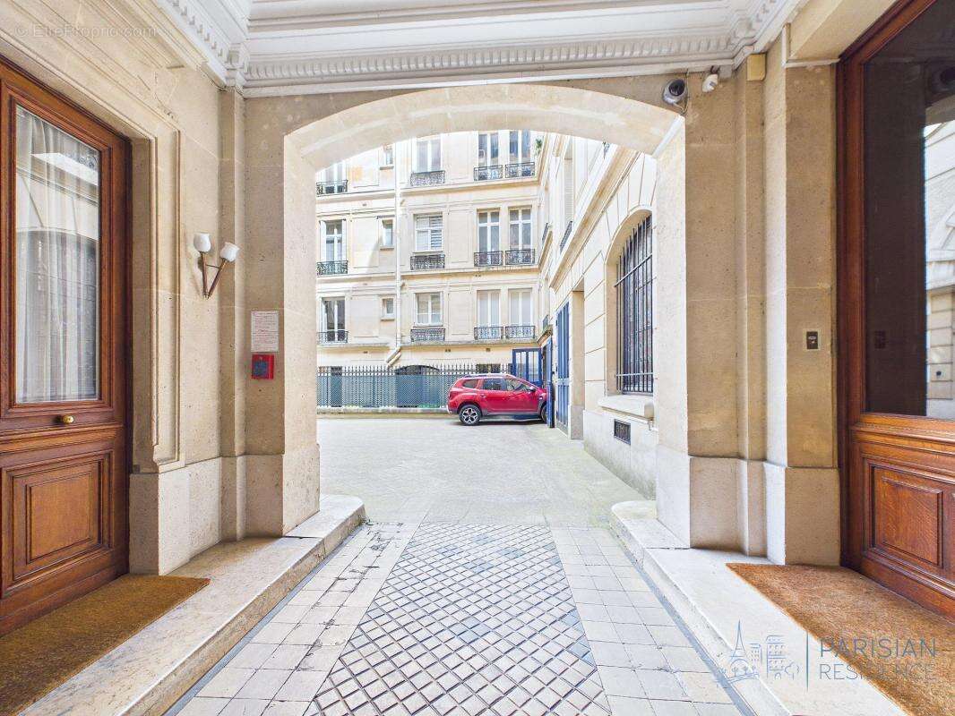 Appartement à PARIS-8E