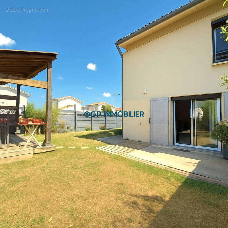 Maison à LA SALVETAT-SAINT-GILLES