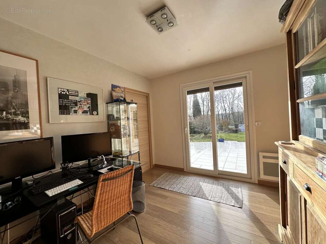 Maison à LE MESNIL-SAINT-DENIS