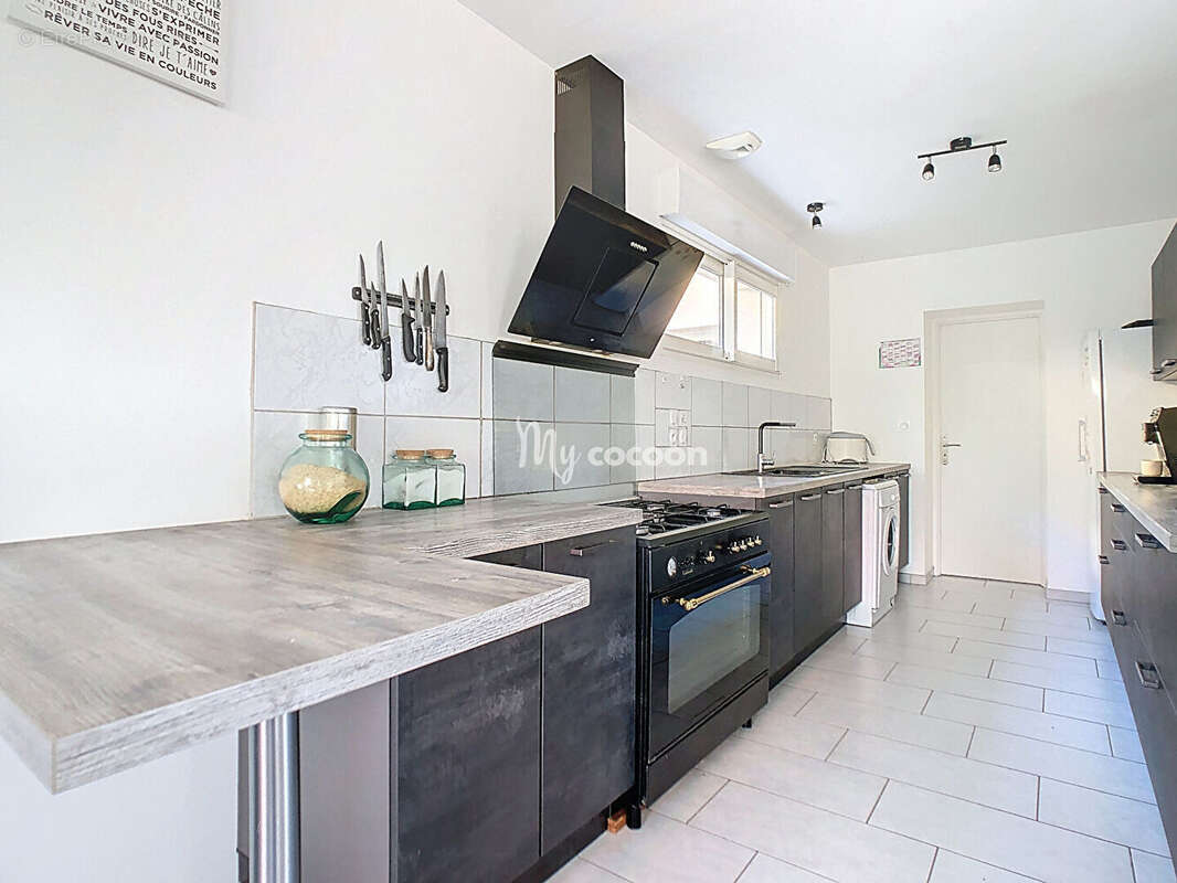 Maison - T5 -110 m² - photo 10