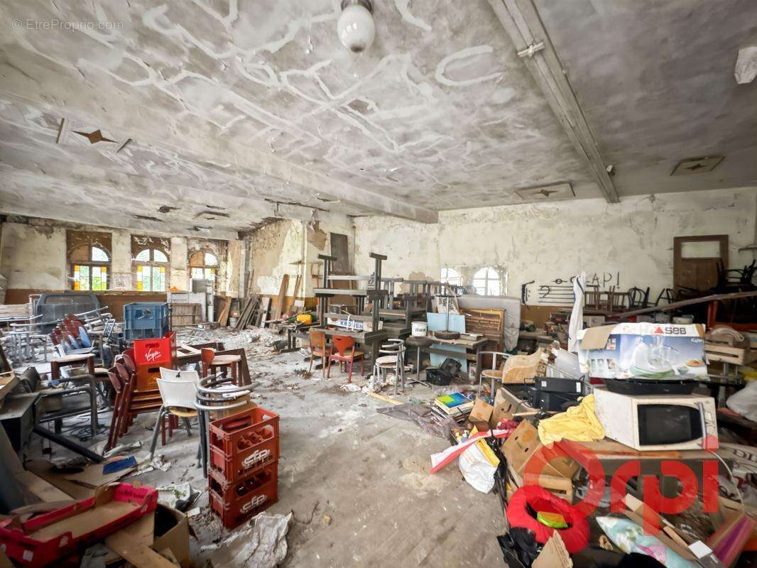 Maison à AINAY-LE-CHATEAU