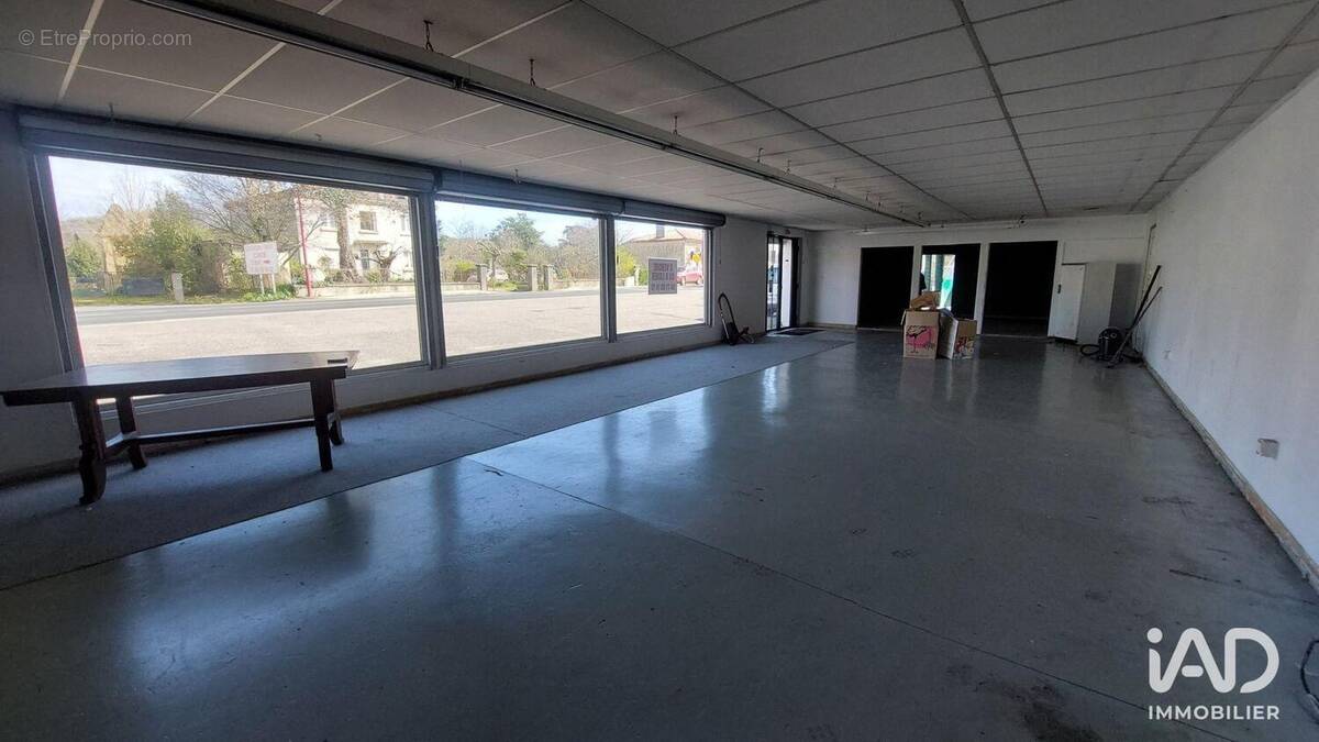 Photo 1 - Commerce à LAMOTHE-MONTRAVEL