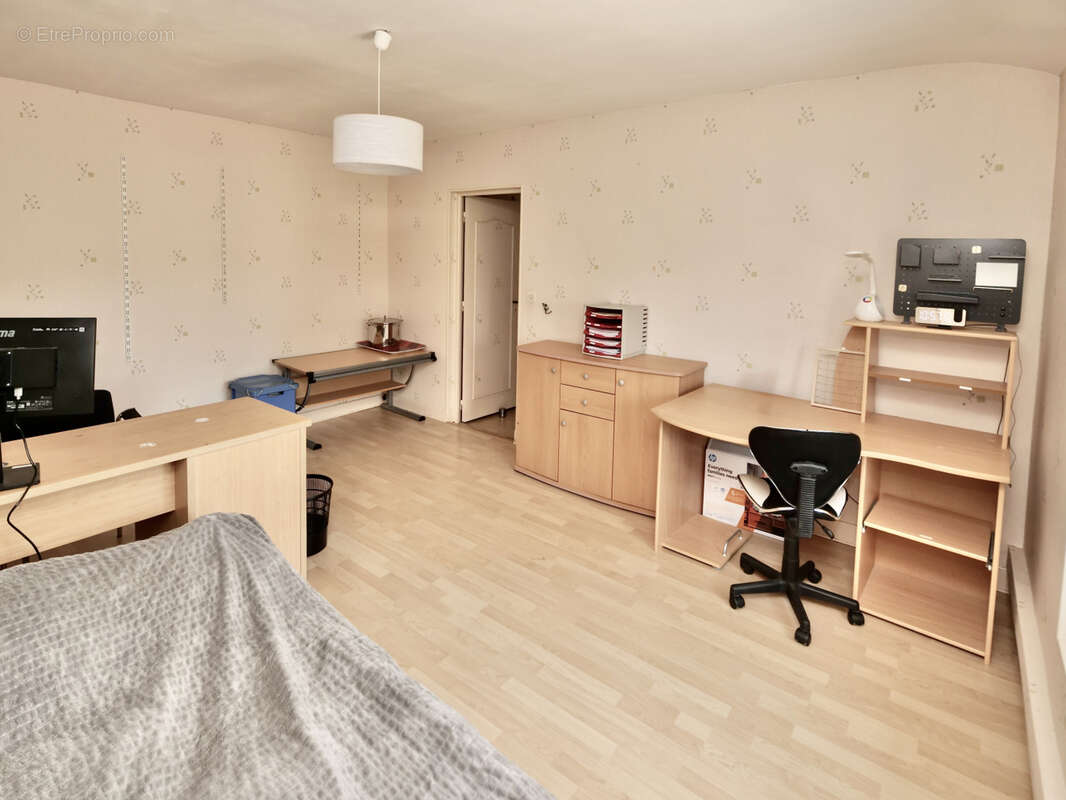 Maison 208 m² à Montereau-Sur-Le-Jard  - photo 7