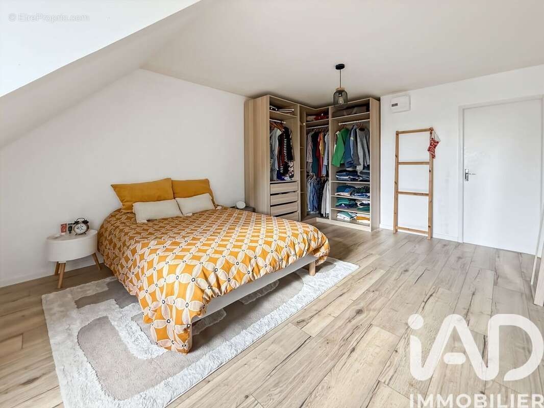 Maison 126 m² à Saint-Jacques-De-La-Lande  - photo 8