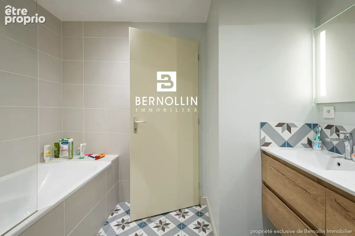 Authentique maison en pierre entièrement rénovée, 244 m2, 6 chambres, avec garage et terrain clos à Cuisiat - photo 16