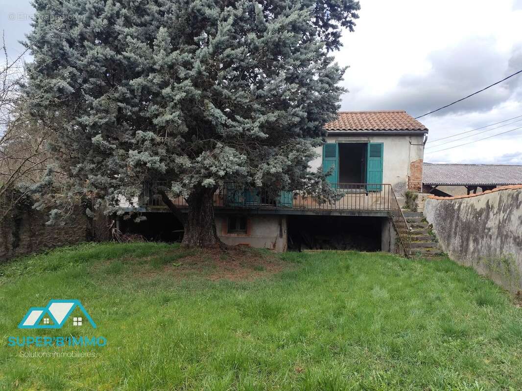 maison de bourg avec terrain et dépendances - photo 3