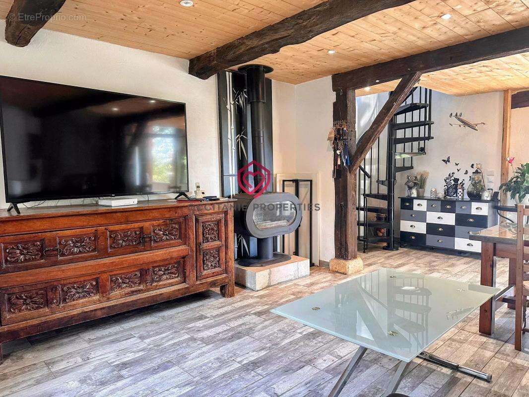 Ferme de caractère avec gîte, plus de 9ha, piscine et vues panoramiques près de Marciac, Gers - photo 8