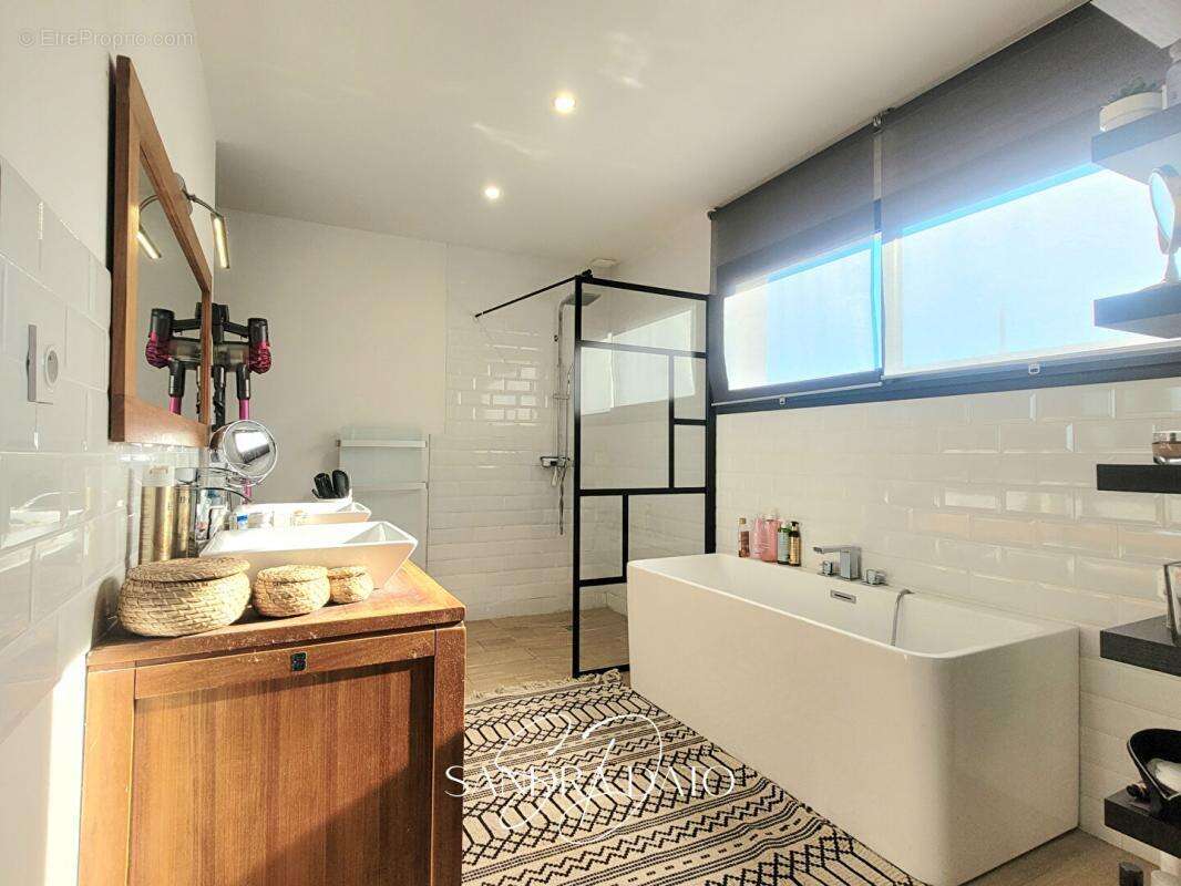 Maison à VILLEMOUSTAUSSOU