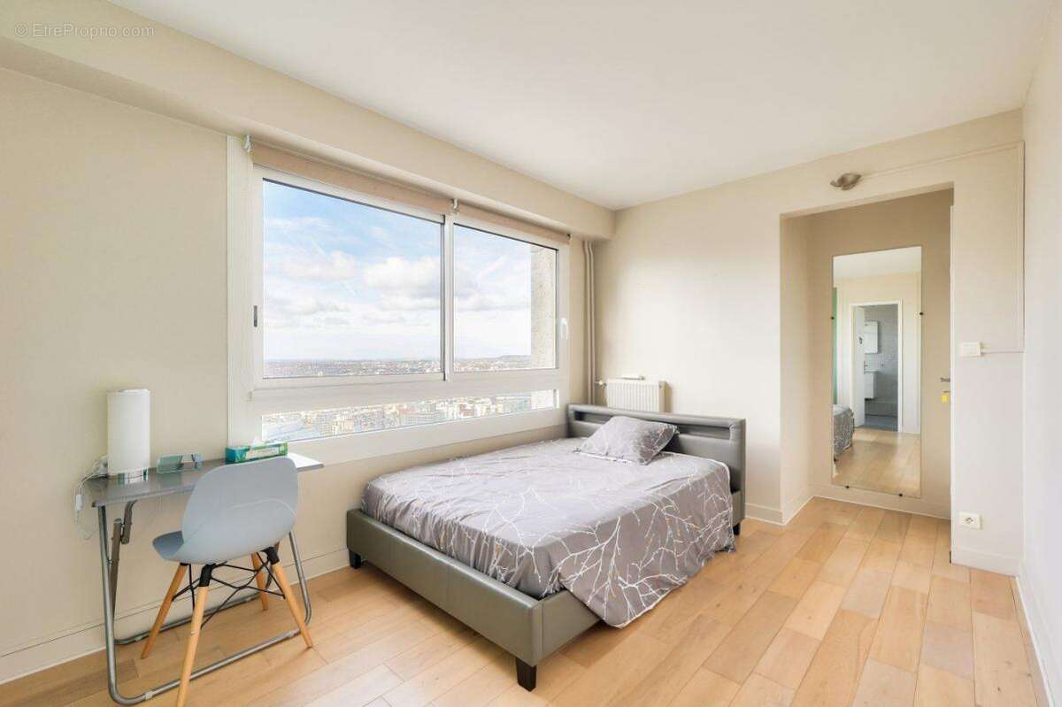 Appartement à COURBEVOIE