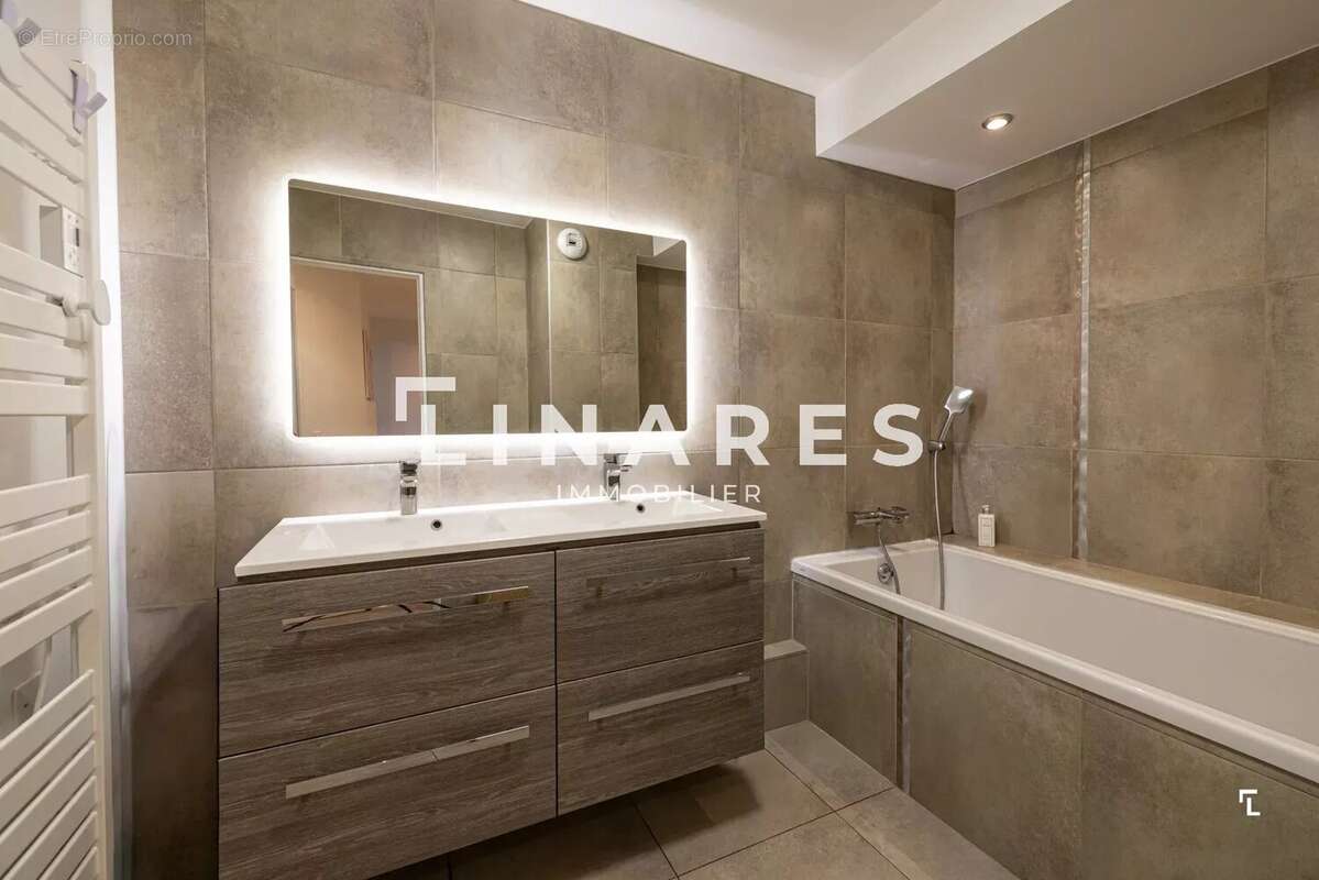 Appartement à MARSEILLE-8E
