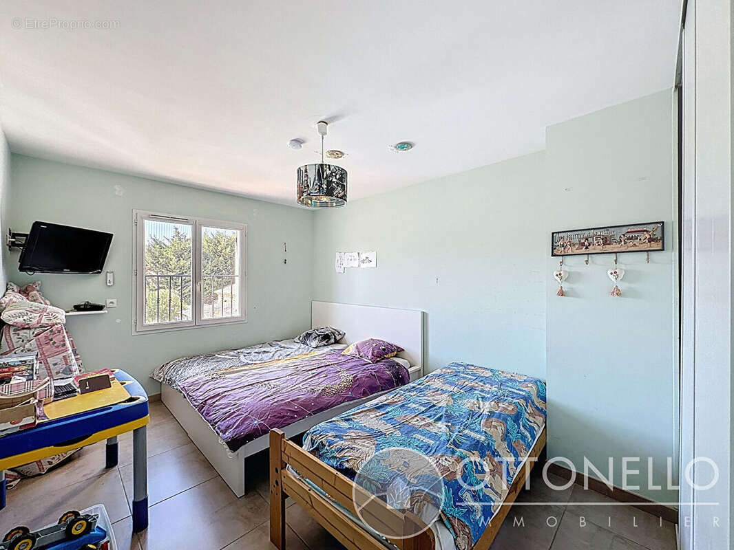 Maison à ROQUEBRUNE-SUR-ARGENS