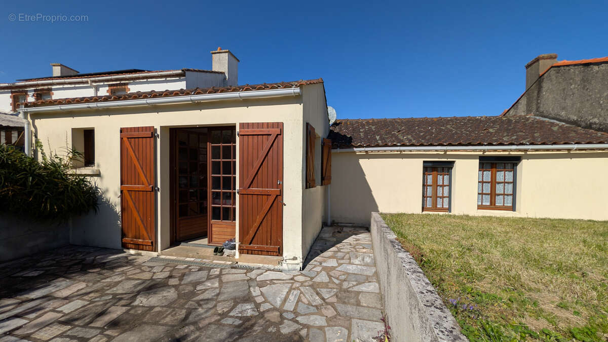 Maison à SAINT-HILAIRE-DE-CHALEONS