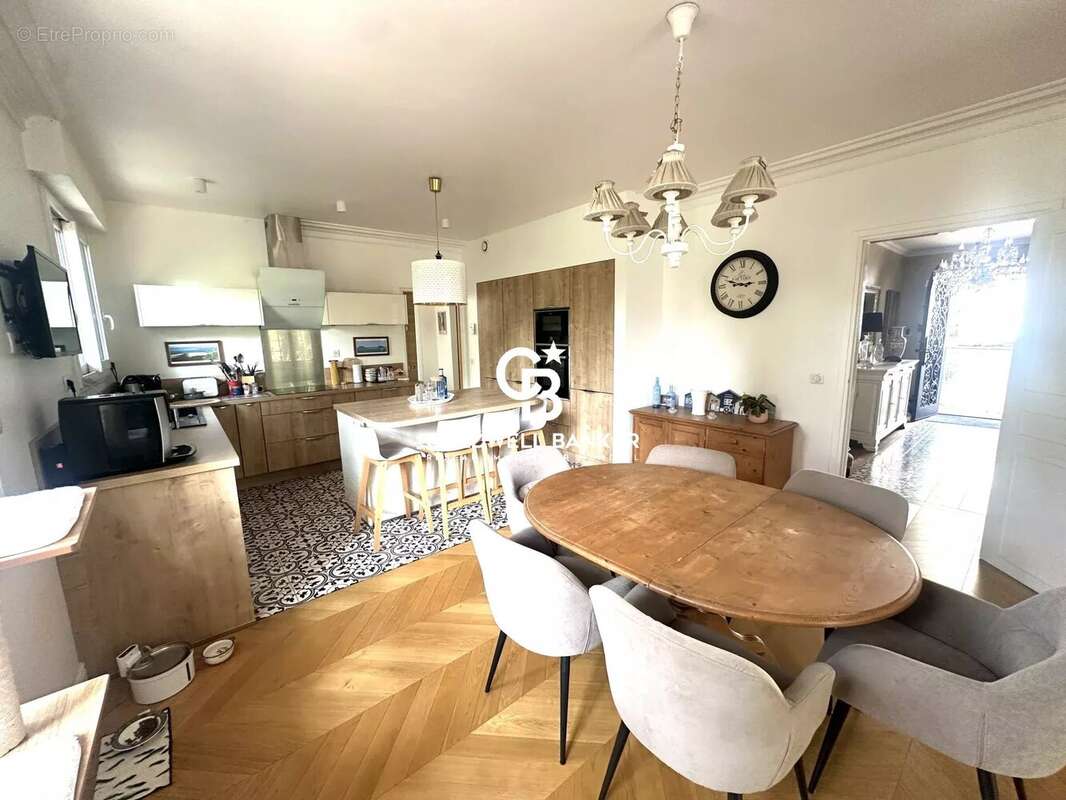 Maison bourgeoise  250 M2 quartier Charmettes - photo 16