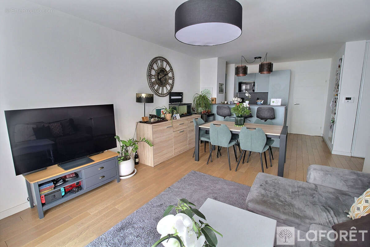 Appartement à LA GARENNE-COLOMBES