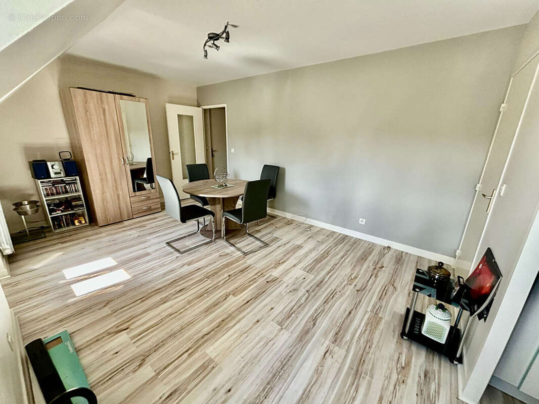 Appartement à PIERRES