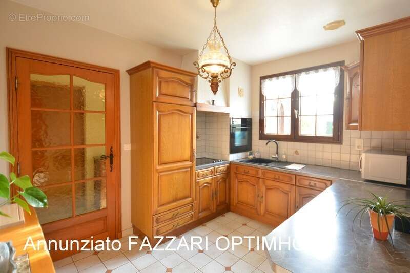 À vendre en exclusivité à Stenay, vaste maison familiale de plain-pied – 175 m² habitables – 5 chambres – terrain 1 528 m² - photo 4